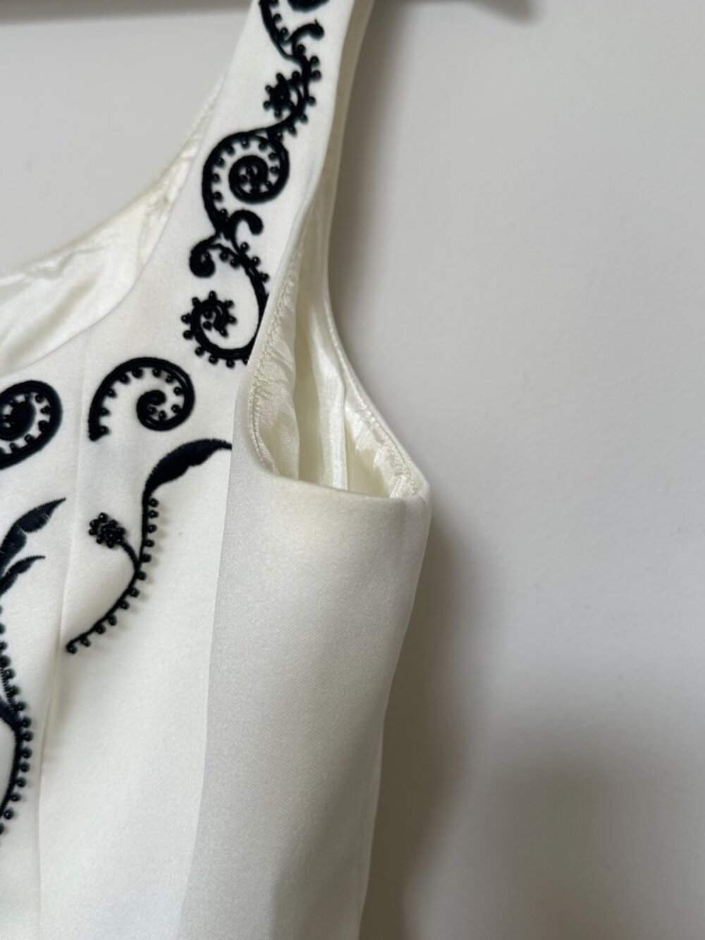 Vintage Sandra Darren Ivory & Black Beaded Embroidered Tank Top Size 8 🖤✨ - Picture 9 of 9